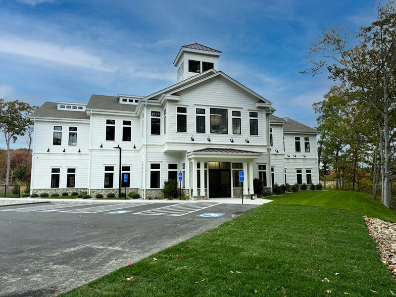 More Photos Of 215 Elm St, Old Saybrook Unknown For Lease