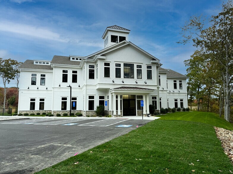 More Photos Of 215 Elm St, Old Saybrook Unknown For Lease