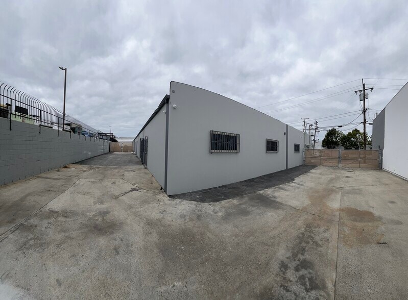 More Photos Of 2401-2413 S Broadway, Santa Ana Manufacturing For Sale