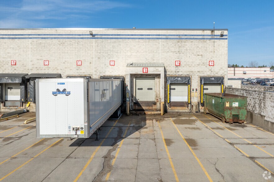More Photos Of 43600 Gen Mar, Novi Distribution For Lease