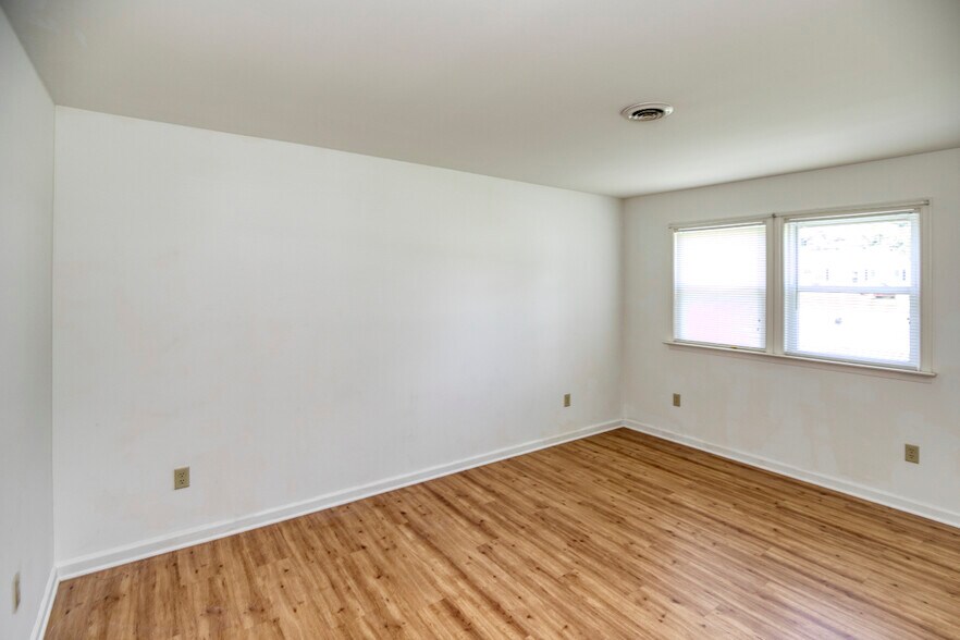 More Photos Of 7626 Bellehaven Dr, Gloucester Point Apartments For Sale