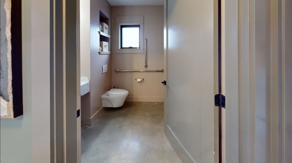 More Photos Of 1464 49th St NW, Seattle Office For Sale