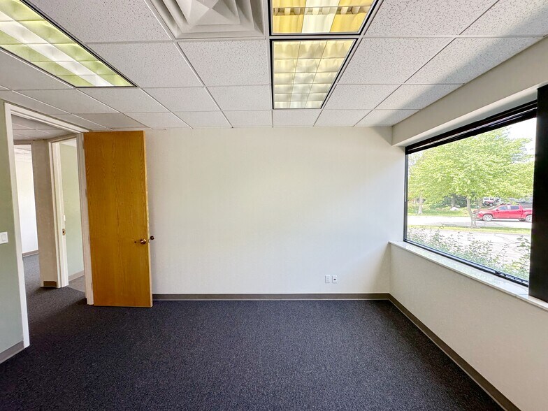 More Photos Of 2004 Fox Dr, Champaign Medical For Sale