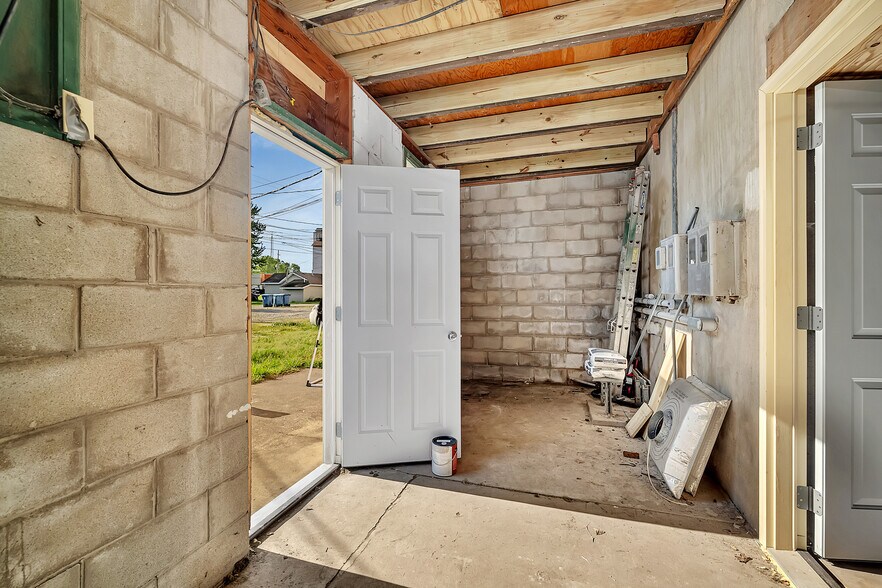 More Photos Of 516 Depot St, Mazon Storefront Retail Residential For Lease