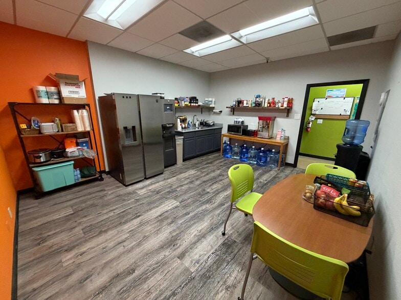 More Photos Of 1570 Oakland Rd, San Jose Research And Development For Sale