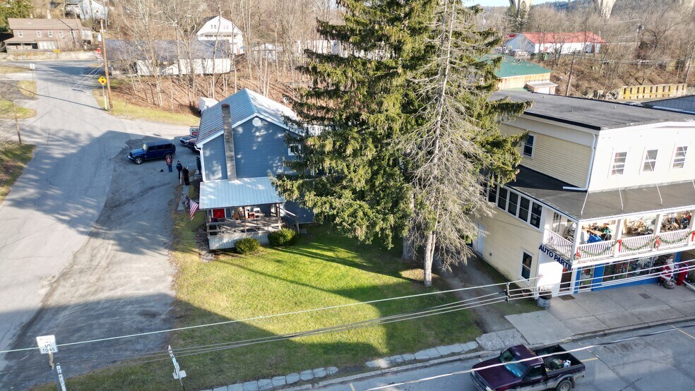 More Photos Of 6 Walnut St, Nicholson Hotel For Sale