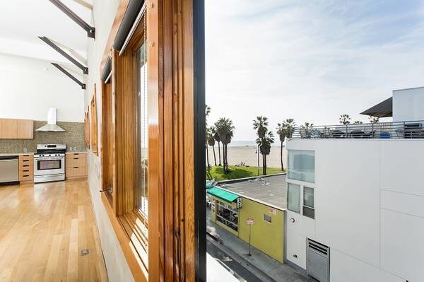 More Photos Of 8 Brooks Ave, Venice Apartments For Lease
