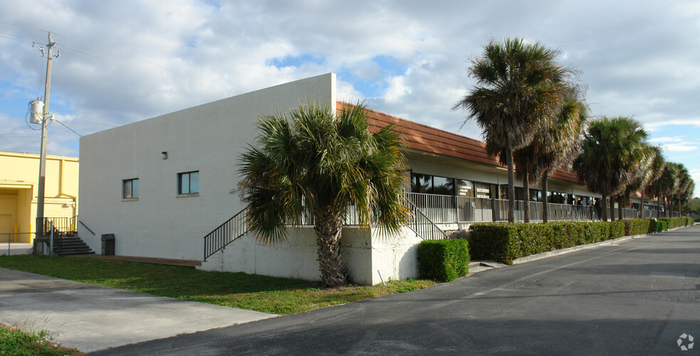 Primary Photo Of 2740 Bayshore Dr, Naples Freestanding For Lease