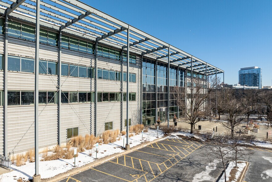 More Photos Of 1333 N Hickory Ave, Chicago Distribution For Lease