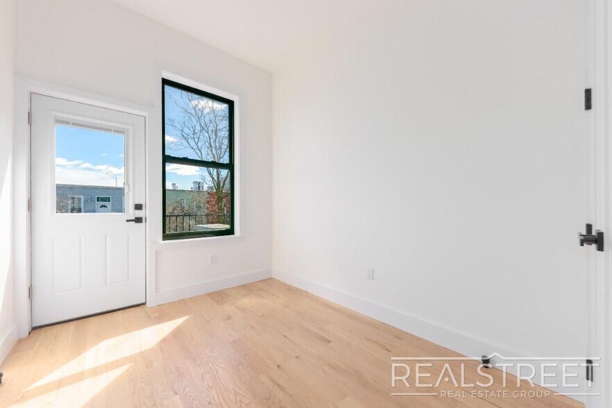 More Photos Of 1276 Jefferson Ave, Brooklyn Apartments For Sale