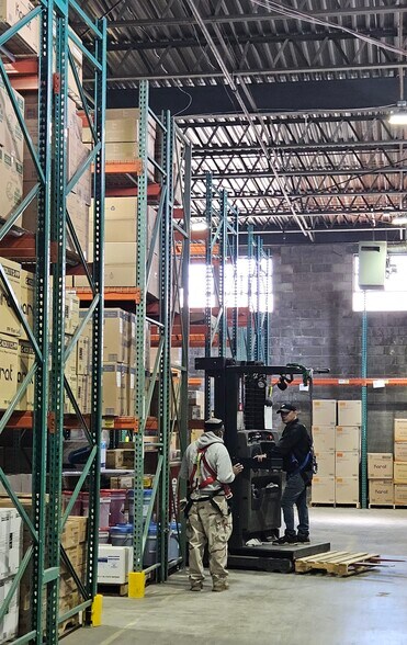 More Photos Of 707 Commercial Ave, Carlstadt Warehouse For Lease