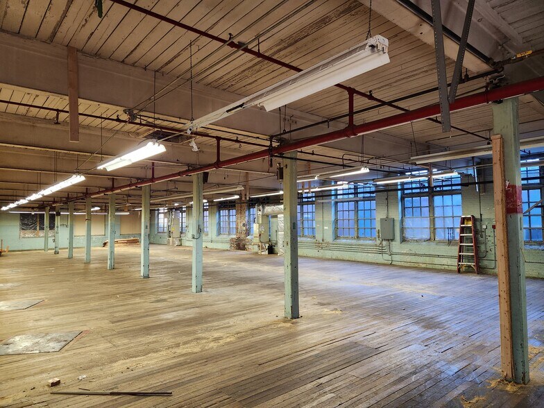 More Photos Of 565 N Main St, Woonsocket Warehouse For Sale