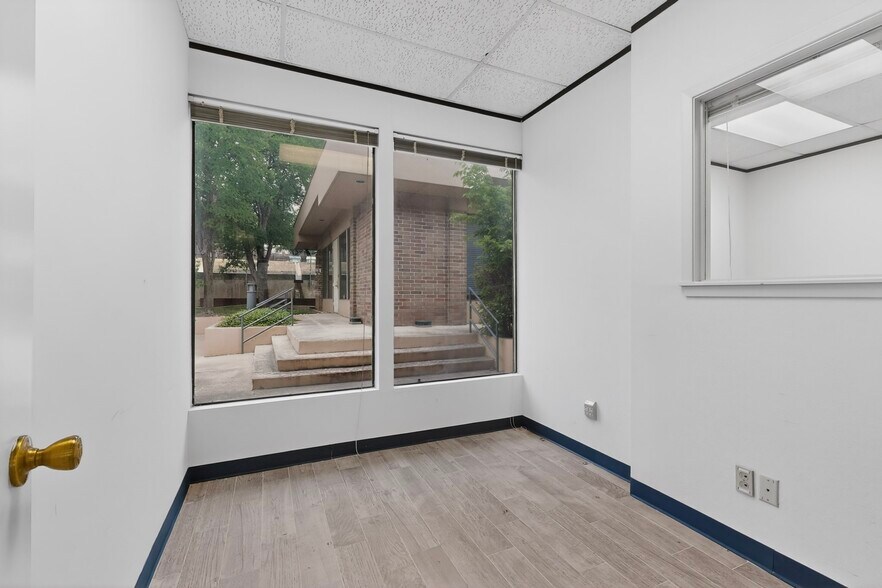 More Photos Of 8870 Business Park Dr, Austin Loft Creative Space For Lease