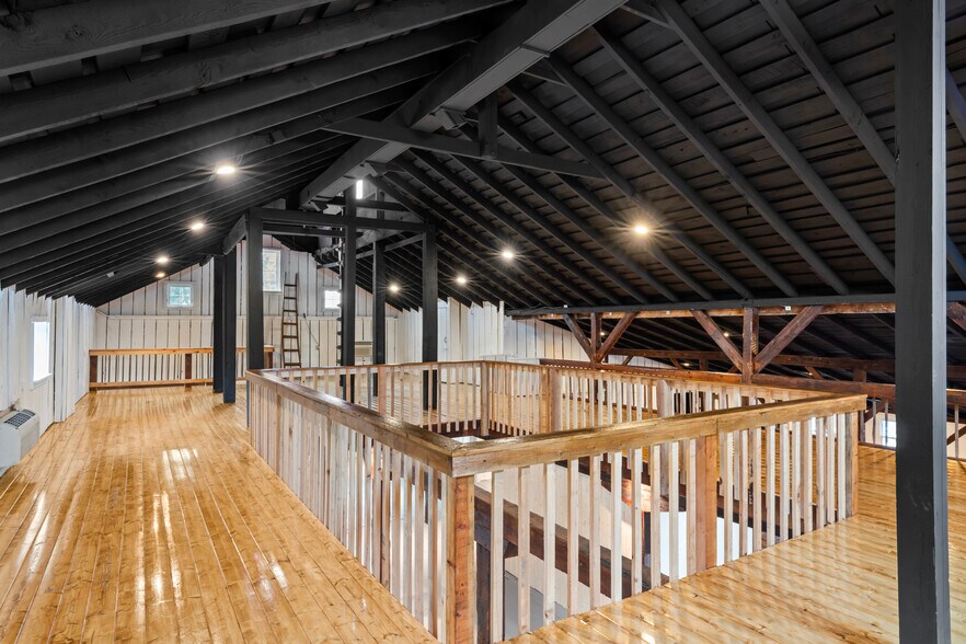 More Photos Of 20704 Ashburn Rd, Ashburn Unknown For Lease