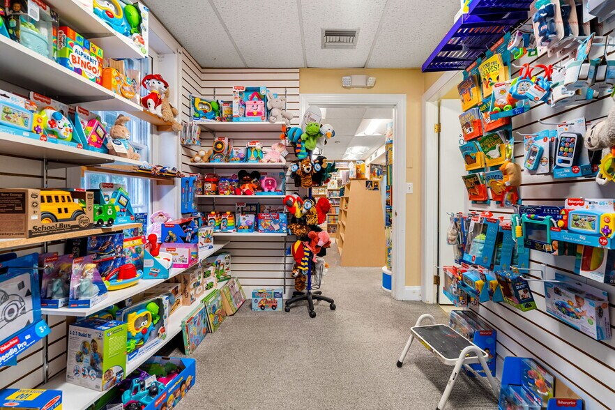 More Photos Of 504 Main St, Medfield Office For Sale