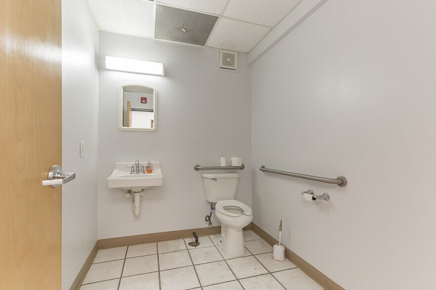 More Photos Of 9670 Dallas St, Henderson Warehouse For Sale