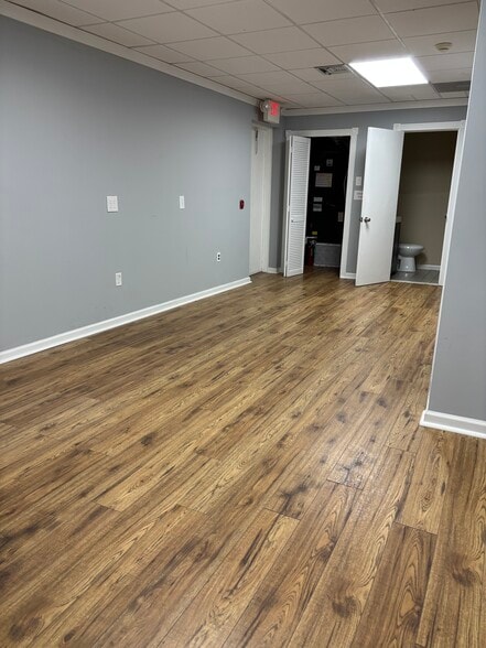 More Photos Of 13-15 Henry Ave, Feasterville Trevose Unknown For Lease