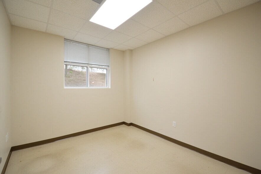 More Photos Of 755 Highland Oaks Dr, Winston-Salem Medical For Lease