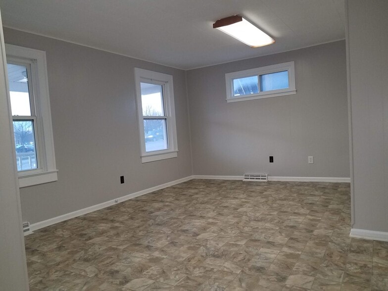 More Photos Of 15145 Metcalf Ave, Overland Park Freestanding For Sale