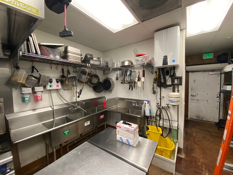 More Photos Of 1035-1038 Garnet Ave, San Diego Restaurant For Lease