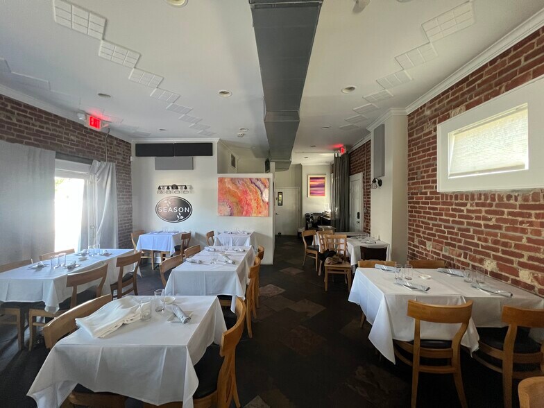 More Photos Of 133 Glen Head Rd, Glen Head Bar For Lease