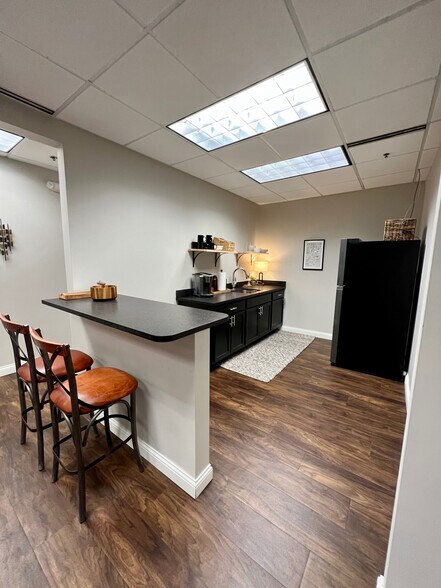 More Photos Of 308 N Peters Rd, Knoxville Office For Lease