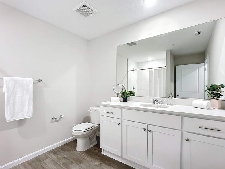 More Photos Of 6421 Breezy Oaks Way, Jacksonville Apartments For Sale