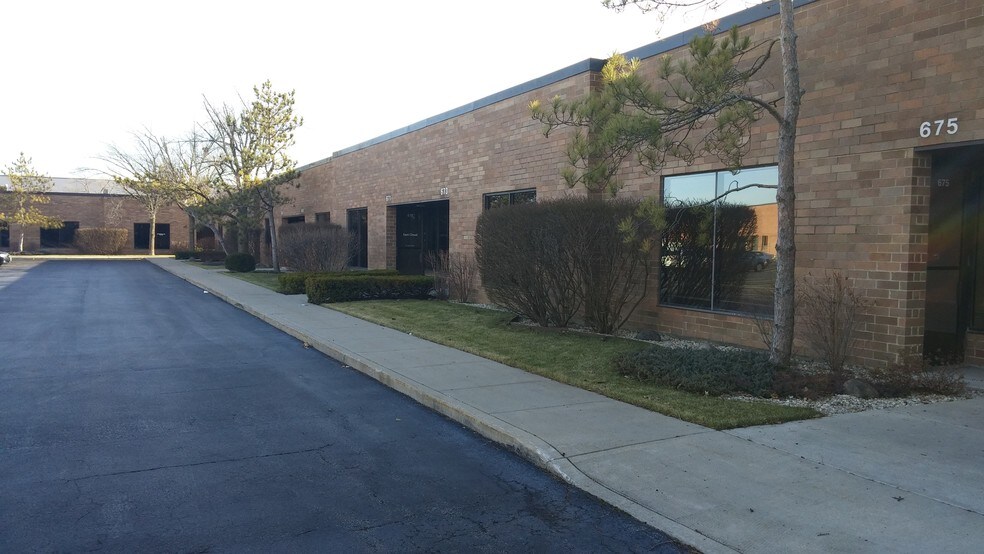 More Photos Of 641-683 Academy Dr, Northbrook Warehouse For Lease
