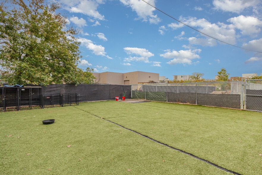 More Photos Of 2412 Midland Rd, Saginaw Service For Sale