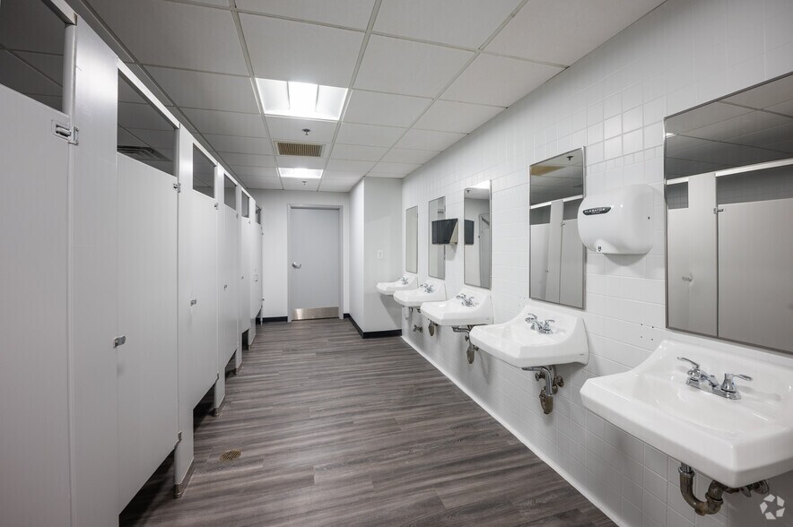 More Photos Of 60 Maple St, Mansfield Distribution For Lease