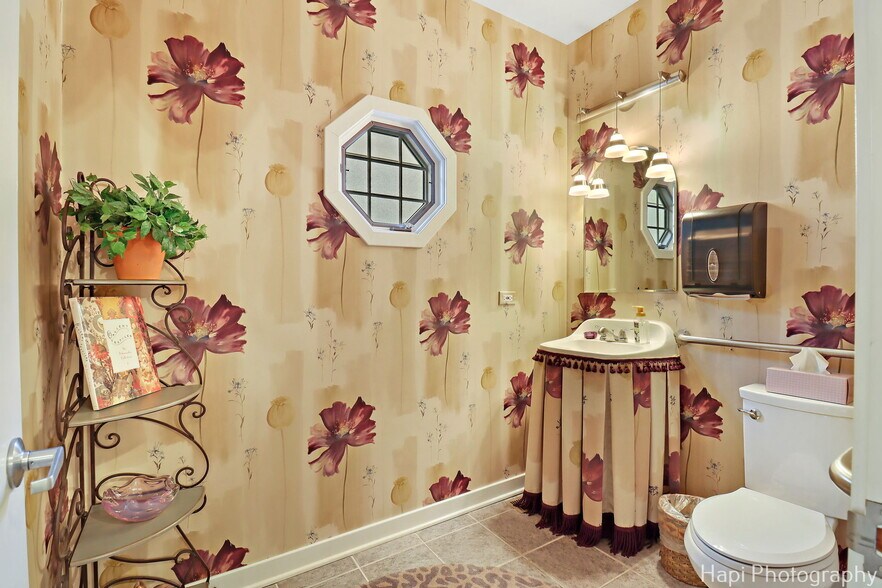 More Photos Of 401 E Park Ave, Libertyville Freestanding For Sale