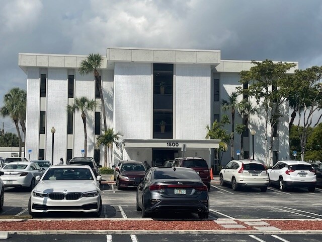 Primary Photo Of 1500 N Dixie Hwy, West Palm Beach Medical For Lease