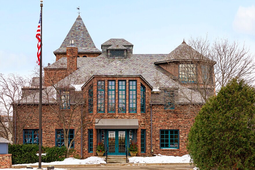 More Photos Of 200 Lake St E, Wayzata Office For Lease