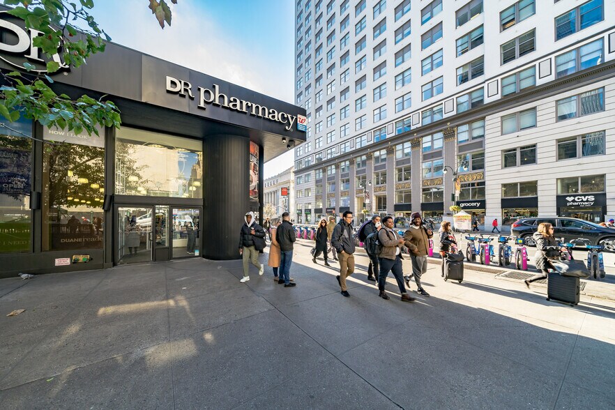 More Photos Of 460 Eighth Ave, New York General Retail For Sale