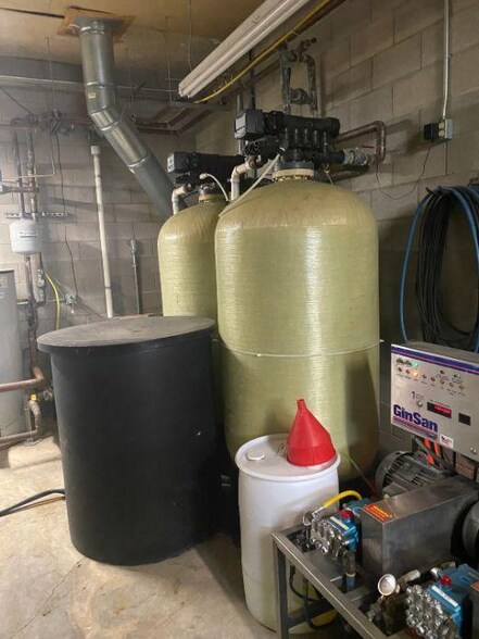 More Photos Of 261 12th Ave SE, Norman Carwash For Sale