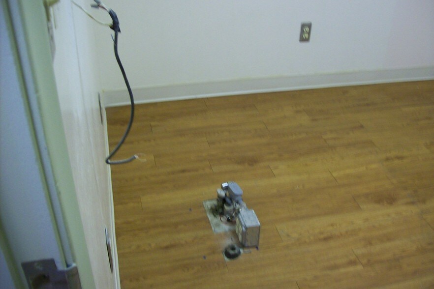 More Photos Of 23030 Mooney St, Farmington Medical For Lease