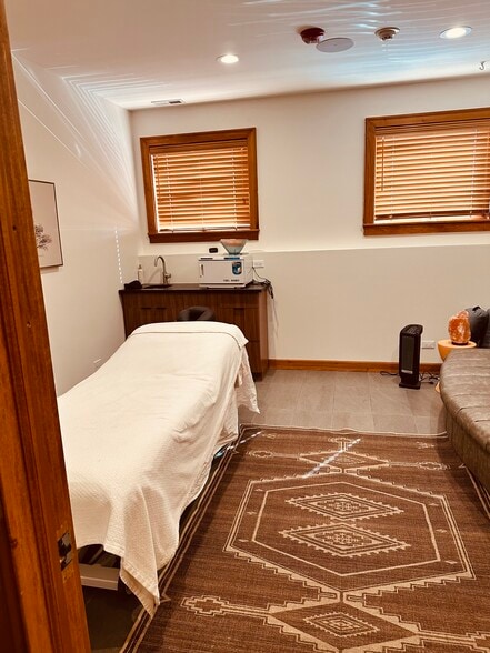 More Photos Of 145-147 S Northwest Hwy, Park Ridge Storefront Retail Office For Lease