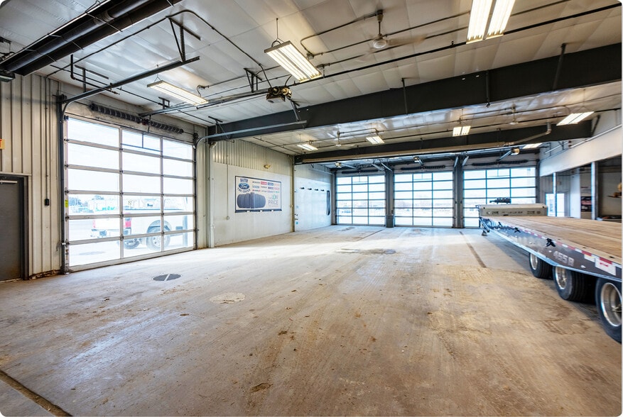 More Photos Of 9203 S 145th St, Omaha Auto Dealership For Lease