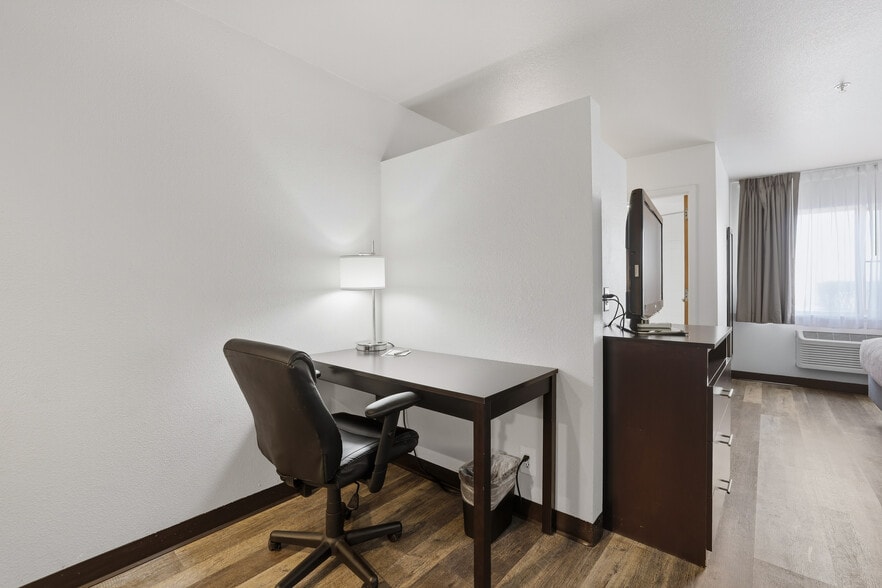 More Photos Of 1575 S Meridian Rd, Meridian Hotel For Sale