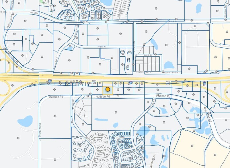 More Photos Of 7828 Hudson Rd, Woodbury Freestanding For Lease