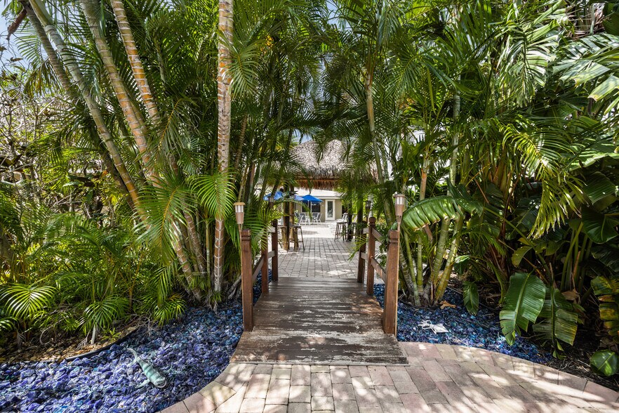 More Photos Of 2648 NE 32nd St, Fort Lauderdale Hotel For Sale