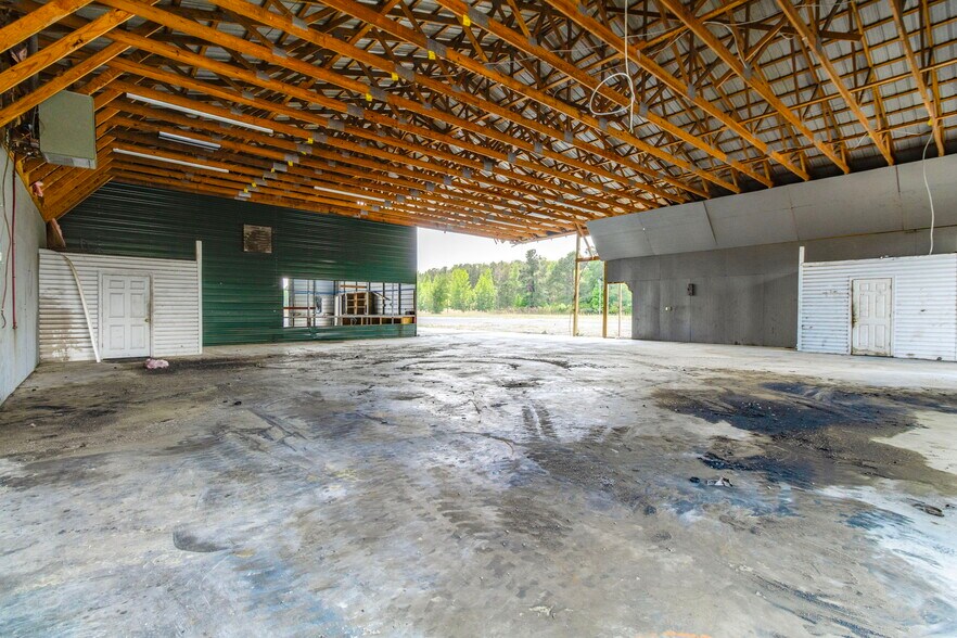 More Photos Of 267 Bell Rd, Mayesville Flex For Sale