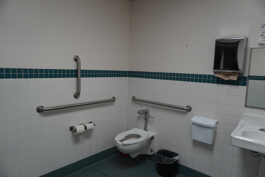 More Photos Of 3809 S 42nd St, Minneapolis Medical For Sale