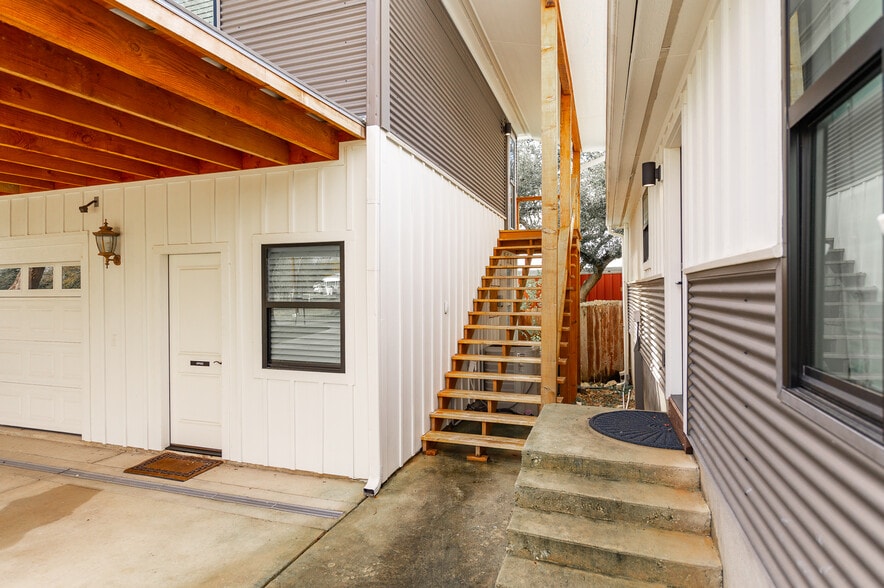 More Photos Of 15600 Ranch Road 12, Wimberley Showroom For Sale