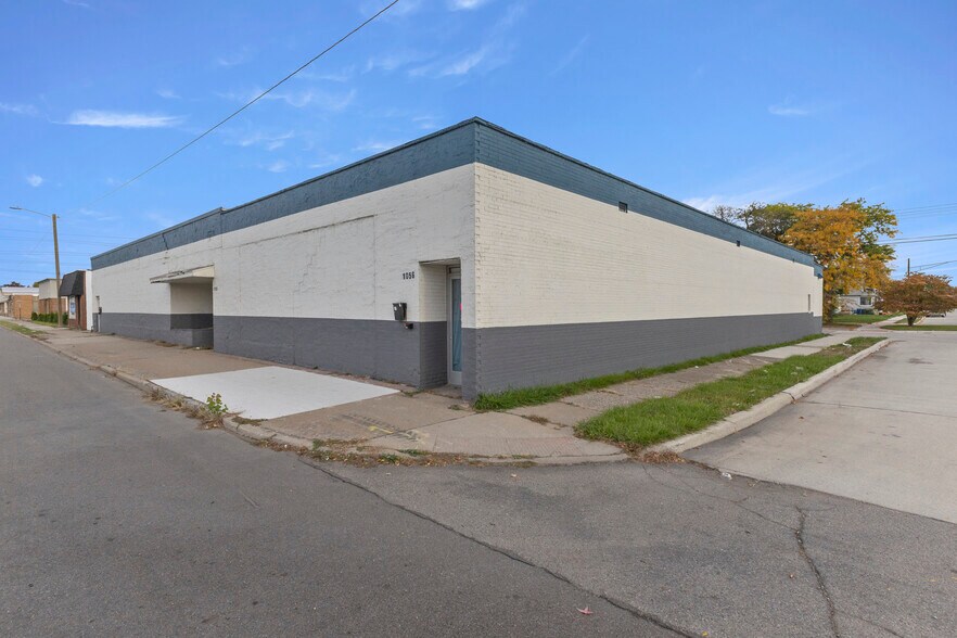 More Photos Of 1056-1060 Southfield Rd, Lincoln Park Freestanding For Lease