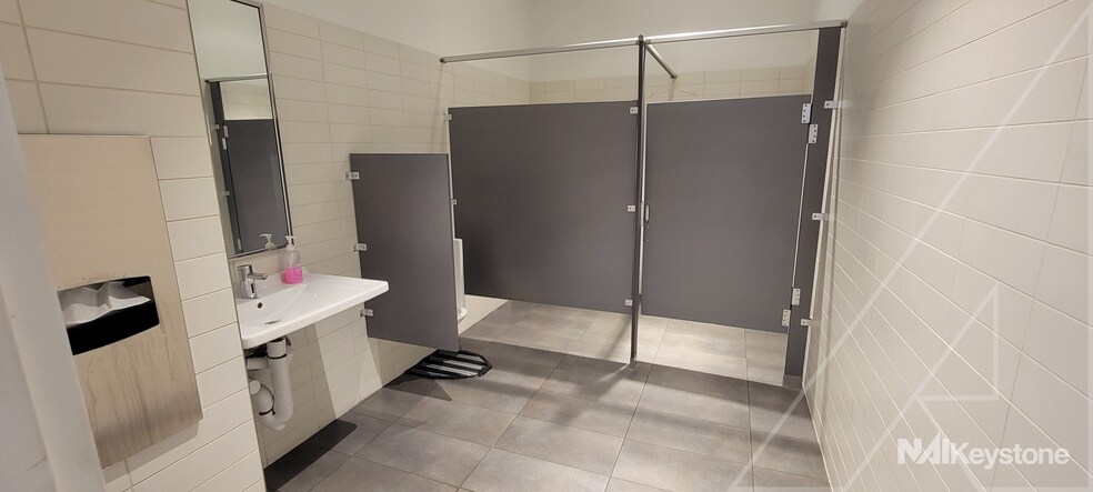 More Photos Of 290 Mundy St, Wilkes Barre Township Auto Dealership For Sale