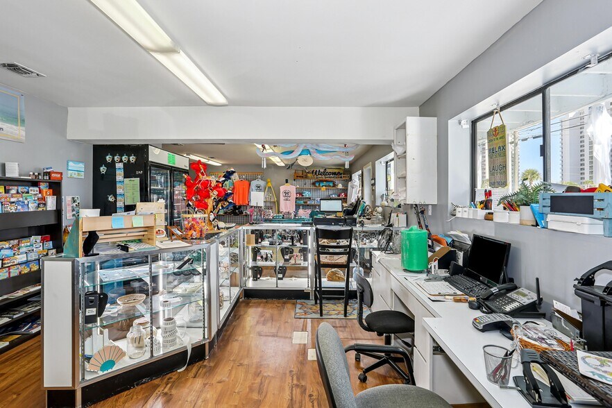 More Photos Of 8460 Gulf Blvd, Navarre Freestanding For Sale