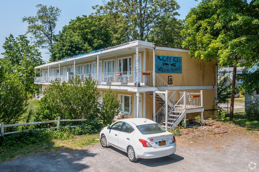 Primary Photo Of 7 Waterstone Rd, Greenwood Lake Hotel For Sale