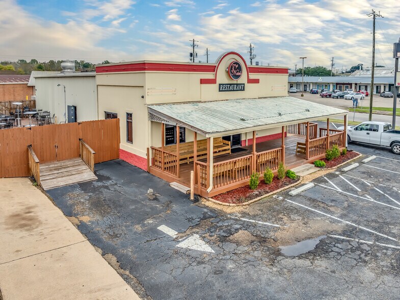 More Photos Of 3571/3585 McGehee Rd, Montgomery Restaurant For Sale