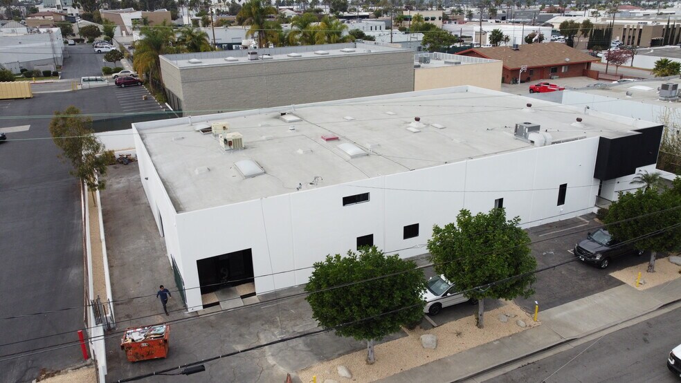 More Photos Of 2659-2661 Junipero Ave, Signal Hill Warehouse For Lease